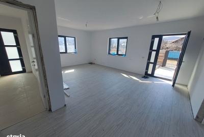 Casă cu 3 camere în Voinești - 1