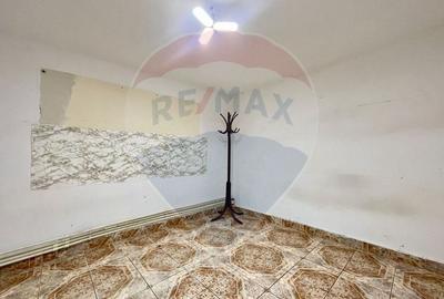 Casă cu 6 camere cu Teren 300 Mp în Central - 7