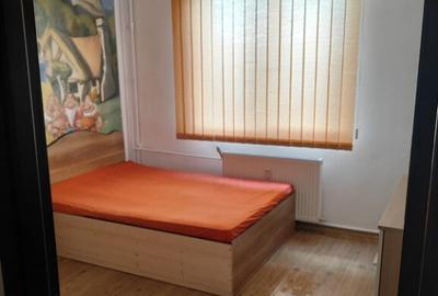 Inchiriez apartament 3 camere Rogerius