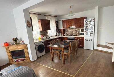 Casă cu 4 camere cu Teren 90 Mp în Central - 1