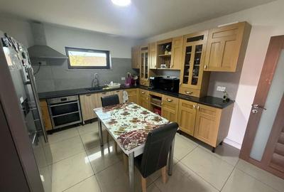 Casă cu 4 camere în Central - 1