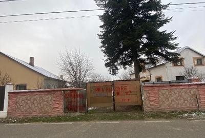 Teren de vânzarea sau de închiriat în Golești - 1