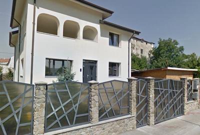 Casă cu 6 camere cu Teren 326 Mp în Central - 1