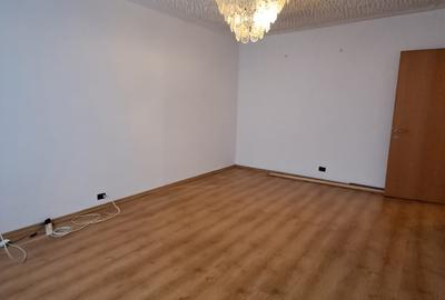 Apartament cu 3 camere decomandat în Tomești - 10