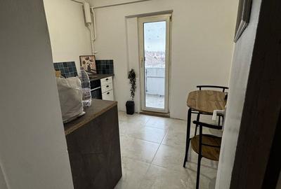 Apartament cu 3 camere decomandat în Decebal - 2