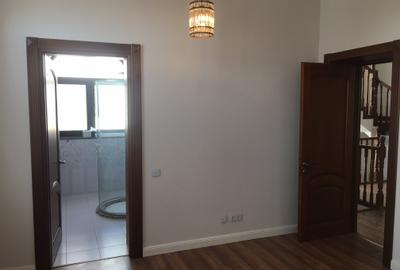 Casă cu 7 camere cu Canalizare în Băneasa - 10