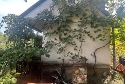 Teren intravilan compus din doua loturi. Unul 2580 mp cu casa de locuit de 52 mp Teren intravilan compus din doua loturi. Unul 2580 mp cu casa de locuit de 52 mp - 1