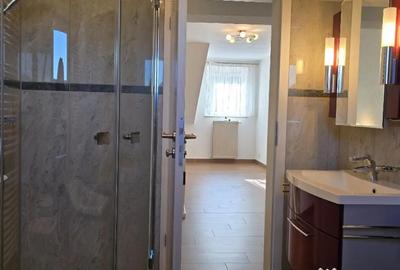 Casă cu 5 camere cu Teren 665 Mp în Progresul - 18