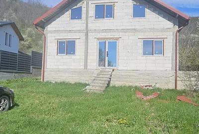 Casă cu Teren 611 Mp în Aninoasa - 4