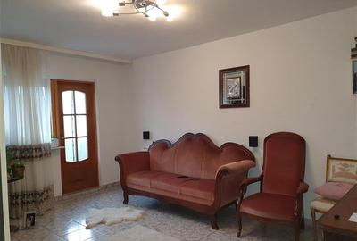 Apartament cu 3 camere decomandat, mobilat în Ultracentral