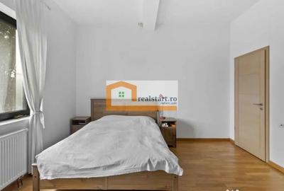 Casă cu 7 camere cu Teren 3300 Mp în Cornu - 2