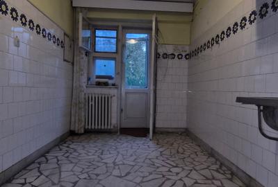 Tomis 1 - ap 3 cam, et 4/4 , gaze la usa (necesita renovare) - 10