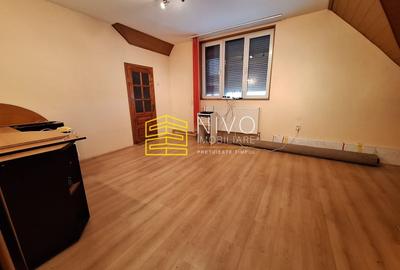 Casă individuală cu 6 camere cu Canalizare în Central - 11