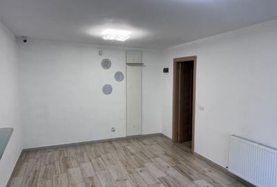 Spațiu comercial, de 57 mp, în Central - 3