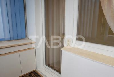 3 camere decomandate de vanzare la etajul 2 cu balcon si piv - 1