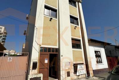 Casă cu 8 camere cu Canalizare în 13 Septembrie