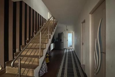 Casă cu 4 camere în Central