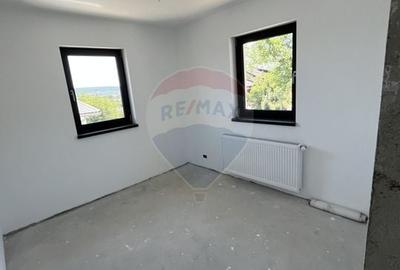 Casa de vanzare la 12 minute de Pitesti inconjurata de natura - 12