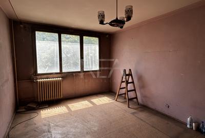 Apartament cu 3 camere semidecomandat în Rahova
