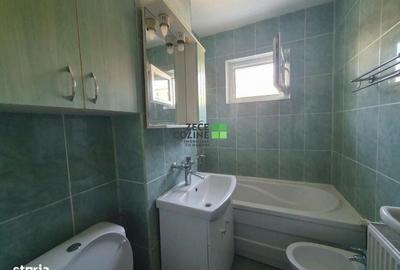 Apartament cu 3 camere semidecomandat în Păcurari