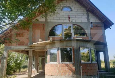 Casă cu 7 camere cu Teren 1000 Mp în Central - 15