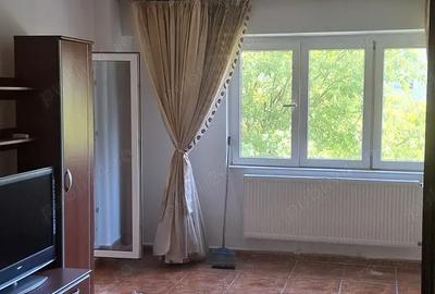 Apartament cu 3 camere decomandat în 13 Septembrie