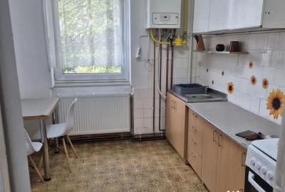 Apartament cu 3 camere decomandat în Săsar
