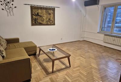 Apartament cu 2 camere decomandat în Victoriei