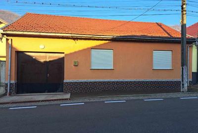 Casă cu 3 camere în Carașova - 7