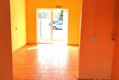 Spațiu comercial, de 23 mp, în Central - 4
