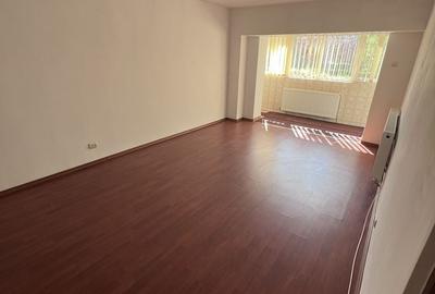 Apartament cu 3 camere decomandat în Independenței - 10