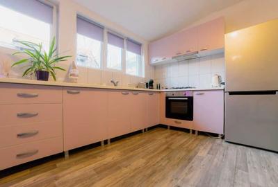 Apartament cu 3 camere semidecomandat în Central