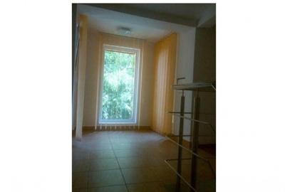 Casă cu 4 camere cu Teren 100 Mp în P-ța Romană - 9