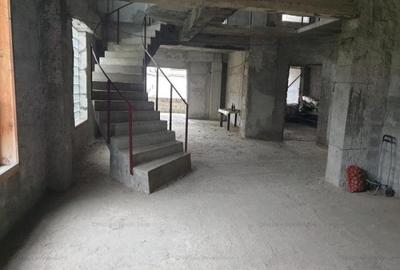 Casă cu 6 camere cu Teren 461 Mp în Central - 2