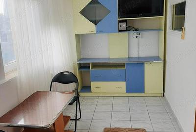 Garsonieră decomandată în CET - 8