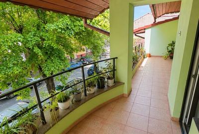 Casă cu 6 camere cu Canalizare în Central - 4