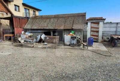 Casă cu 3 camere cu Teren 4200 Mp în Central - 4