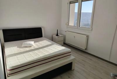Apartament cu 3 camere semidecomandat, mobilat în Titan