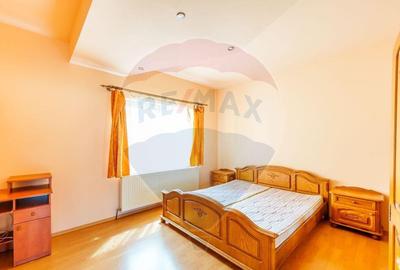 Apartament cu 3 camere de inchiriat - Zona Intim - 1