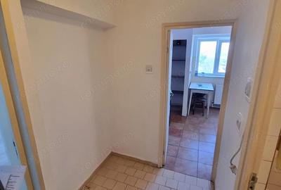 Garsonieră decomandată în Km 5 - 2