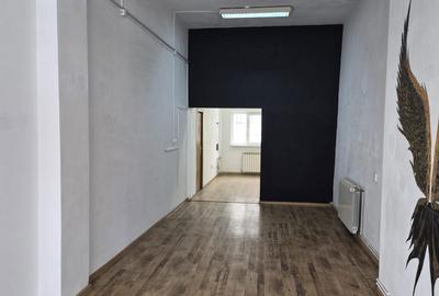 Spațiu comercial, de 98 mp, în Central - 5