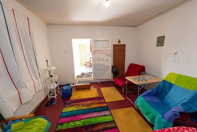 Vanzare casa 3 camere,  Piata 16 Februarie - 9