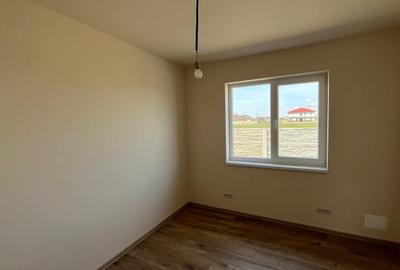 Casă individuală cu 4 camere cu Canalizare în Moșnița Nouă - 11