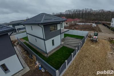 Casă cu 4 camere în Corbeanca