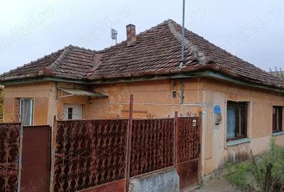 Casă cu Teren 1248 Mp în Central - 2