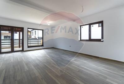 Casă cu 8 camere cu Teren 500 Mp în Tărlungeni - 32