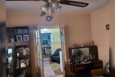 Casă cu 3 camere cu Teren 565 Mp în Bd. Coșbuc - 10