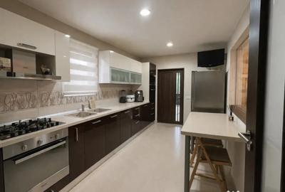 Casă cu 7 camere cu Teren 375 Mp în Central - 6