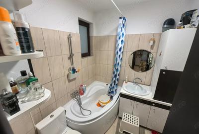 Vand ap. 3 camere + curte proprie - 1 min. de LIDL 4 min. de Metrou - 7