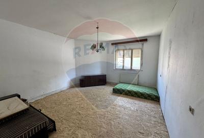 Casă individuală cu 7 camere cu Teren 626 Mp în Pârneava - 5